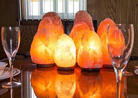 1 x RAW Customer Returns Himalayan salt lamp 100 natural 2-4 kg from the Salt Range Pakistan, wooden base 1 LED bulb European plug - RRP €28.99