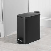 1 x RAW Customer Returns mDesign rectangular pedal bin 5 l stainless steel trash can with pedal, lid and plastic insert elegant cosmetic bin or wastepaper basket for bathroom, kitchen and office black - RRP €35.1