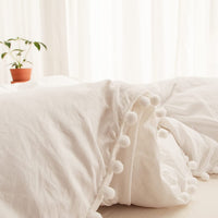 1 x RAW Customer Returns Freyamy Bohemia Bedding 135x200cm 2-piece White Pom Pom Tassel Boho Chic Bedding Washed Microfiber Bedding Sets Fringes Girls Duvet Cover with Zipper and Pillowcase 80x80cm - RRP €36.26