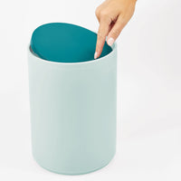 1 x RAW Customer Returns mDesign trash can with swing lid for bathroom or kitchen - round cosmetic bin made of plastic - compact trash can in a simple, beautiful design - white - RRP €22.0