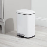 1 x RAW Customer Returns mDesign Trash can with pedal, lid and plastic bucket Waste container made of steel and with 5 liter capacity Small trash can for bathroom, kitchen, office, etc. - white - RRP €30.17