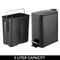 1 x RAW Customer Returns mDesign rectangular pedal bin 5 l stainless steel trash can with pedal, lid and plastic insert elegant cosmetic bin or wastepaper basket for bathroom, kitchen and office black - RRP €35.1