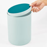 1 x RAW Customer Returns mDesign trash can with swing lid for bathroom or kitchen - round cosmetic bin made of plastic - compact trash can in a simple, beautiful design - white - RRP €22.0