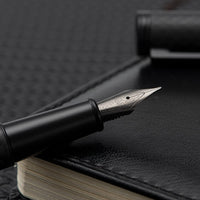 1 x RAW Customer Returns Hongdian 1861 Fountain Pen, Long Blade Nib, Black Carbon Fiber Design, with Converter and Metal Pen Case - RRP €29.23