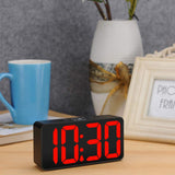 1 x RAW Customer Returns Eachui LED digital alarm clock with USB charging port, large digit display, brightness and volume adjustable, snooze, 12 24HR, digital clock mains operated - RRP €20.16