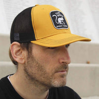 1 x RAW Customer Returns Trucker type cap - Curved visor - Adjustable snapback cap - Patch embroidery Surf Monkey mustard black - RRP €29.75