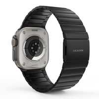 1 x RAW Customer Returns LULULOOK Magnetic Strap Compatible with Apple Watch Ultra 2 Ultra Strap 49mm 45mm 44mm 42mm, Premium Stainless Steel Metal Replacement Straps for iWatch Ultra Series 9 8 7 SE 6 5 4 3 2 1 Black  - RRP €35.69