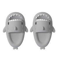 1 x RAW Customer Returns ChayChax Shark Sildes Slippers Women Men Children Shark Flip Flops Summer Slippers Bath Slippers Non-Slip Shower Bathing Shoes Beach Sandals, Grey, 43 44 EU - RRP €23.99