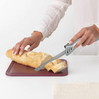 1 x RAW Customer Returns FISHTEC Easy Cut Plus Cordless Electric Knife with Charger and Wooden Stand for Cutting Bread, Meat, Fruit, Vegetables, Gray - RRP €110.17