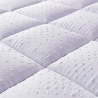 1 x RAW Customer Returns Bedecor Ultra Soft Mattress Topper, Anti-Slip Down Alternative Mattress Pad, Luxury 3D Massage Bubbbles Cover, 135 x 190 cm - RRP €66.54