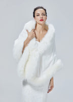 1 x RAW Customer Returns BEAUTELICATE Women s Faux Fur Wrap Stole Elegant Shawl Scarf for Winter Wedding Ceremony Bride Bridesmaid Ivory, One Size  - RRP €49.4