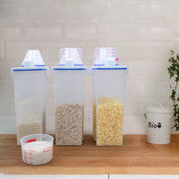 1 x RAW Customer Returns Zuiaso 2pcs Rice Dry Food Storage Containers Airtight Dry Food Container Plastic Dispenser with Spout Measuring Cup Food Dispenser for Cereal Beans Flour Sugar - RRP €18.99