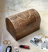 1 x RAW Customer Returns Great Birthday Gift Ideas, Handmade Decorative Wooden Jewelry Box with Celtic Carvings, Jewelry Organizer, Keepsake Box, Treasure Chest, 15x10 cm, Anniversary Gifts Antique  - RRP €16.08