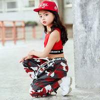 1 x RAW Customer Returns LOLANTA Girls Hip Hop Street Dance Clothing Set Jazz Dancewear Tank Top Camouflage Pants, Red, 150 - RRP €35.98