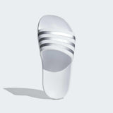 1 x RAW Customer Returns adidas Adilette Aqua, Unisex Flip Flops Kids and Youth, Cloud White Silver Metallic, 28 EU - RRP €19.57