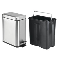 1 x RAW Customer Returns mDesign Metal Pedal Waste Bin with Pedal, Lid and Plastic Insert, Perfect for Bathroom, Kitchen and Office, Home Waste Bin with Ergonomic Design, Black - RRP €29.23