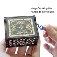 1 x Brand New Meloditrunk Mini Wooden Music Box for Attack on Titan, Black Laser Engraved Vintage Music Box Hand Crank Music Boxes for Anime Fans, Gifts for Family, Friends, Birthday Christmas - RRP €30.0