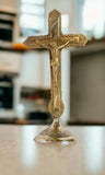 1 x RAW Customer Returns Ajuny Brass Crucifix Decorative Cross with Stand Catholic Jesus Christ Statue Tabletop for Home Office Church Decor Religious Gifts Golden - RRP €20.4