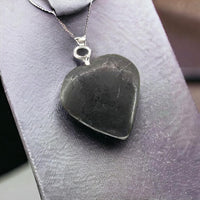 1 x RAW Customer Returns Mineral Import Necklace Pendant Heart made of Shungite - RRP €30.0