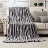 1 x RAW Customer Returns MIULEE Cuddly Blanket Fleece Blanket Flannel Blanket Solid Color Living Room Blankets Couch Blanket Fluffy Throw Microfiber Bedspread Sofa Blanket Blanket For Bed Sofa Bedroom Office 65x82Inch 170x210cm Gray - RRP €31.75