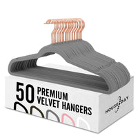 1 x RAW Customer Returns HOUSE DAY 50 Pack Velvet Grey Clothes Hangers, Trouser Hangers Space Saving, Suit Hangers, Thin Non-Slip Clothes Hangers, 360 Rotating Hook, Velvet Hangers for Dresses, Tank Tops, Heavy Clothes - Grey - RRP €26.21