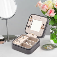 1 x RAW Customer Returns Vee Travel Jewelery Box, Small Jewelery Box for Women, Travel Jewelery Storage with Mirror, PU Leather Jewelery Case Jewelery Box for Rings, Bracelets, Earrings, Necklace, Gift Grey  - RRP €13.1