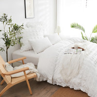 1 x RAW Customer Returns LAWENDA Seersucker Bed Linen White 200 x 200 cm Romantic Checked Seersucker Bed Linen Set Breathable Soft Fluffy Duvet Cover Duvet Cover with White Ruffles and 2 Pillowcases 80 x 80 cm - RRP €39.31