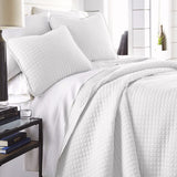 1 x RAW Customer Returns ENCOFT 3 Piece Bedspread 240 x 260cm White, Microfiber Bedspread 240 x260, Bedspread White, Bedspreads Bedspread with 2 Pillowcases 50x75cm, Soft Double Bed Blanket for Bedroom Bed - RRP €39.42