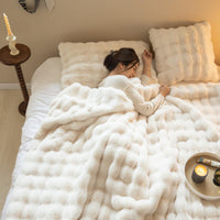 1 x RAW Customer Returns Luxurious Plush Cuddly Blanket Fluffy Blanket - Super Soft Fluffy Blanket for Sofas, Lightweight Blanket Cuddly Faux Fur Throw Blanket Warm Cuddly Blanket for Couch Bed Sofa W160 x L200CM, White  - RRP €65.5