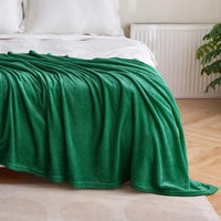 1 x RAW Customer Returns MIULEE Cuddly Blanket Fluffy Blanket Fleece Blanket Living Blankets Couch Blanket Fluffy Throw Microfiber Bedspread Sofa Blanket Blanket For Bed Sofa Bedroom Office 150x200 cm Dark Green - RRP €25.99