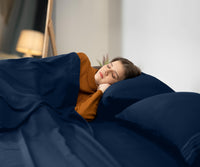 1 x RAW Customer Returns Utopia Bedding 4 Piece Embroidered Sheet Set 135x190 - Polyester Microfiber - Fitted Sheet with Storage Pockets, Flat Sheet and 2 Embroidered Pillowcases Double Queen and a Half, Navy Blue  - RRP €18.68