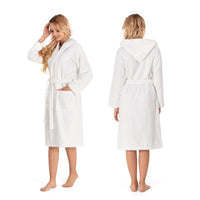 1 x RAW Customer Returns Women s bathrobe - 100 cotton 350g m OEKO-TEX certified - women s dressing gown with hood, 2 pockets, belt - white - M - RRP €39.99