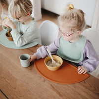 1 x RAW Customer Returns Mushie silicone placemat for children Stain-resistant dishwasher safe Non-slip design Safe, high-quality durable starter kit Clay - RRP €20.3