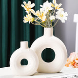 1 x RAW Customer Returns Arawat Pampas Grass Donut Vase Deco Living Room Modern White Donut Vases Aesthetic Decorative Vase Flower Vase Ceramic Tulip Vase Gift Vase 23x20x6.5cm Vase - RRP €19.48