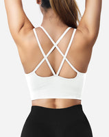 1 x RAW Customer Returns ZAAYO Women s Sports Bra with Padded Seamless Bra Cross Back Design Push up Bra Sports Bra Top Fitness Running Jogging Yoga White M - RRP €23.18