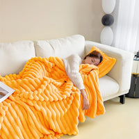 1 x RAW Customer Returns Cuddly blanket - warm fluffy bed throw blanket and sofa blanket - striped design for mum, women and girlfriend 150 x 200 cm, yellow  - RRP €24.19