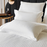 1 x RAW Customer Returns Amolavet Hotel Bed Linen 135x200 Mako Satin Cotton White Damask Stripe Bed Linen 135x200 Cotton 2-Piece Set White with Zipper for Summer - RRP €41.34