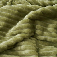 1 x RAW Customer Returns MIULEE Cuddly Blanket Fleece Blanket Flannel Blanket Pompoms Plain Blankets Couch Blanket Fluffy Throw Microfiber Bedspread Sofa Blanket Blanket for Bed Sofa Bedroom Office 150 x 200 cm Green - RRP €29.74