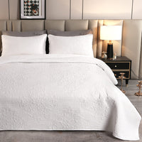 1 x RAW Customer Returns Qucover bedspread 240x260cm white, bedspread bed cover with 2 pillowcases 50x75cm, polyester vintage pattern ultrasonically sewn, living room blanket sofa cover throw blanket for bed - RRP €39.99