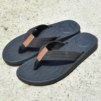 1 x RAW Customer Returns KuaiLu Flip Flops Men s Leather Toe Separator Men s Bathing Sandals Comfortable Wide Feet Slides Non-Slip Yoga Rubber Footbed Summer Beach Toe Sandals Indoor Outdoor Black 43 - RRP €22.61