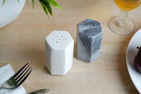 1 x RAW Customer Returns GoCraft Salt and Pepper Shakers Handcrafted white and black marble salt and pepper shakers - RRP €21.82