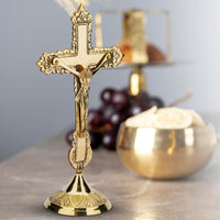 1 x RAW Customer Returns Ajuny Brass Crucifix Decorative Cross with Stand Catholic Jesus Christ Statue Tabletop for Home Office Church Decor Religious Gifts Golden - RRP €20.4