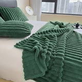 1 x RAW Customer Returns Cuddly blanket 200x230 cm - warm fluffy bed throw blanket and sofa blanket for mom, women and girlfriend green, 200x230cm  - RRP €30.24