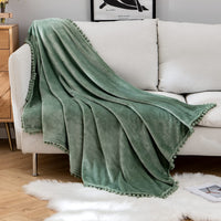 1 x RAW Customer Returns MIULEE Cuddly Blanket Fleece Blanket Flannel Blanket with Pompoms Plain Living Blankets Couch Blanket Fluffy Throw Microfiber Bedspread Sofa Blanket, 170x210cm, Matcha Green - RRP €33.99