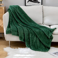 1 x RAW Customer Returns MIULEE Cuddly Blanket Fleece Blanket Flannel Blanket Solid Color Living Room Blankets Couch Blanket Fluffy Throw Microfiber Bedspread Sofa Blanket Blanket For Bed Sofa Bedroom Office 65x82Inch 170x210cm Dark Green - RRP €33.99