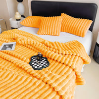 1 x RAW Customer Returns Cuddly blanket - warm fluffy bed throw blanket and sofa blanket - striped design for mum, women and girlfriend 150 x 200 cm, yellow  - RRP €24.19