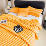 1 x RAW Customer Returns Cuddly blanket - warm fluffy bed throw blanket and sofa blanket - striped design for mum, women and girlfriend 150 x 200 cm, yellow  - RRP €24.19