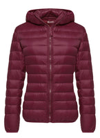 1 x RAW Customer Returns Wantdo Lightweight Packable Down Jacket Windproof Hooded Short Jacket Slim Fit Winter Warm Mountain Outerwear Women Wine Red XL - RRP €89.99