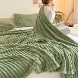 1 x RAW Customer Returns Cuddly blanket - warm fluffy bed throw blanket and sofa blanket - striped design for mum, women and girlfriend matcha green, 200 x 230 cm  - RRP €30.24