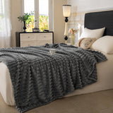 1 x RAW Customer Returns Cuddly Blanket - Warm Fluffy Bedspread and Sofa Blanket - Stripe Design Mom, Women and Girlfriend Dark Grey, 200x230cm  - RRP €30.24